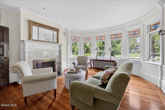 720 N Broadway, Saratoga Springs, NY 12866