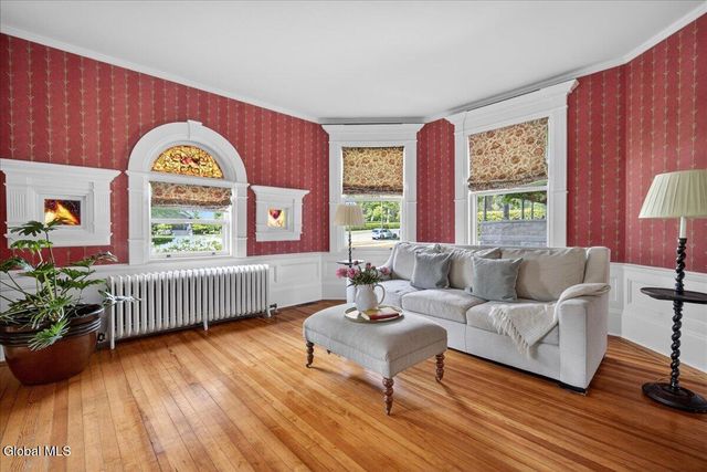720 N Broadway, Saratoga Springs, NY 12866