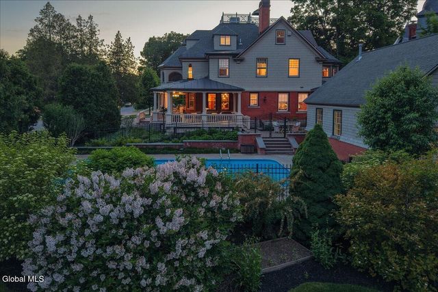 720 N Broadway, Saratoga Springs, NY 12866