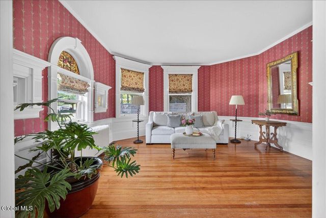 720 N Broadway, Saratoga Springs, NY 12866