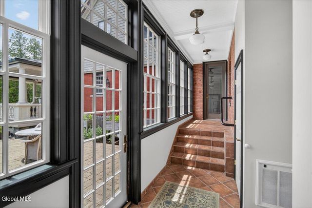 720 N Broadway, Saratoga Springs, NY 12866