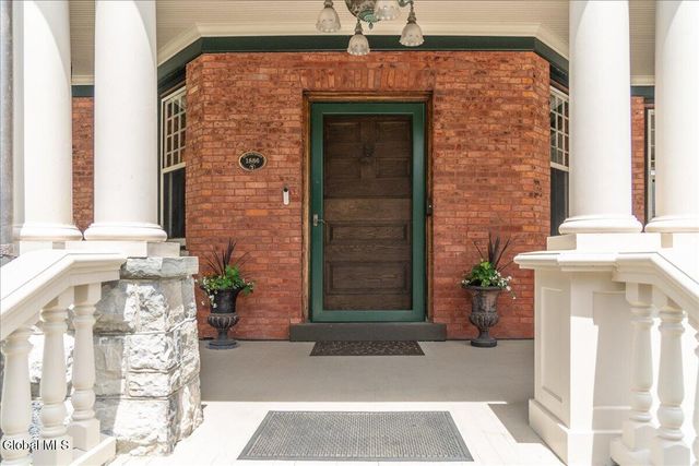 720 N Broadway, Saratoga Springs, NY 12866