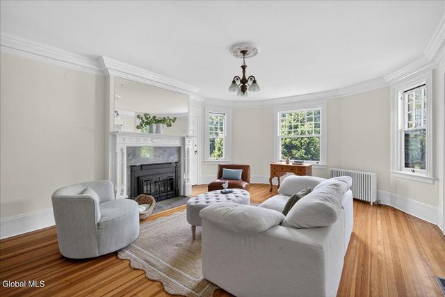 720 N Broadway, Saratoga Springs, NY 12866
