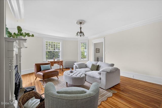 720 N Broadway, Saratoga Springs, NY 12866
