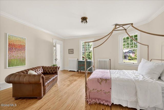 720 N Broadway, Saratoga Springs, NY 12866