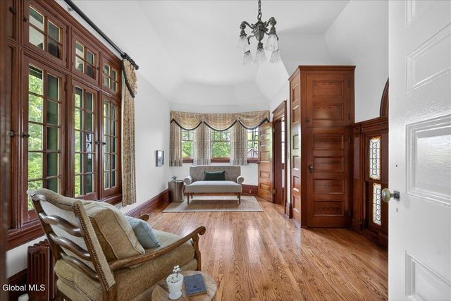 720 N Broadway, Saratoga Springs, NY 12866