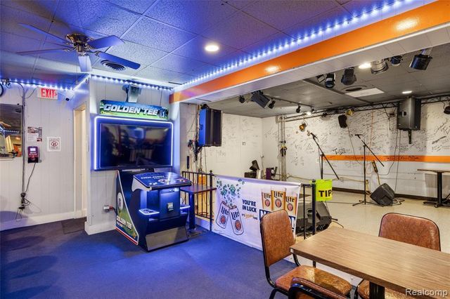 844 E 10 Mile Road, Hazel Park, MI 48030