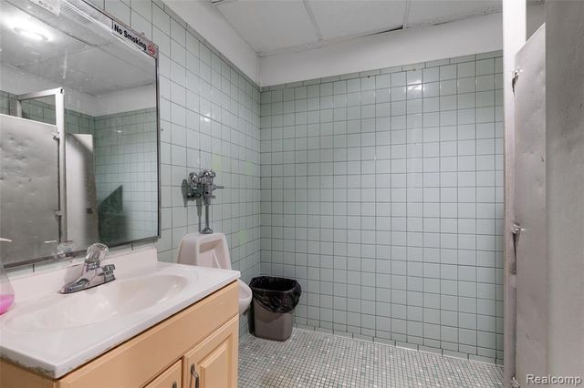 844 E 10 Mile Road, Hazel Park, MI 48030