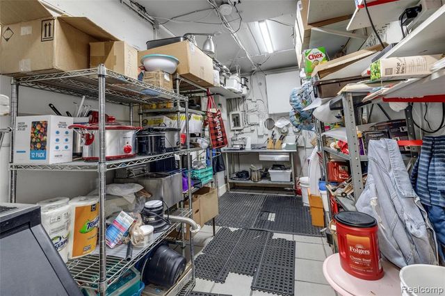 844 E 10 Mile Road, Hazel Park, MI 48030