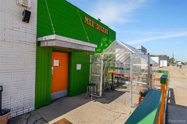 844 E 10 Mile Road, Hazel Park, MI 48030