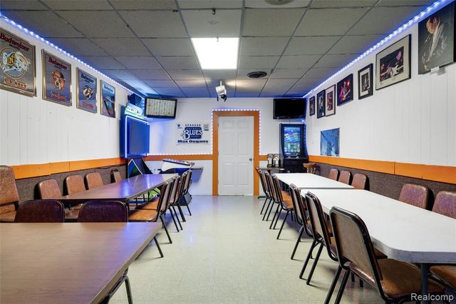 844 E 10 Mile Road, Hazel Park, MI 48030