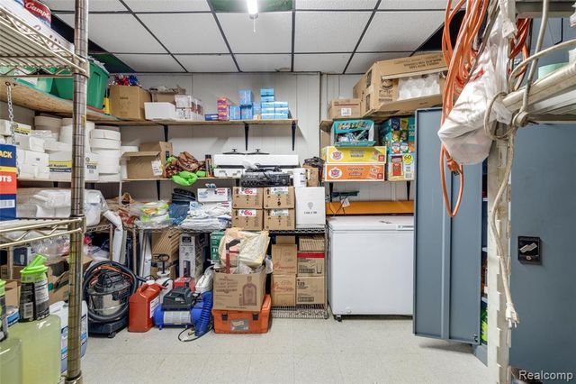 844 E 10 Mile Road, Hazel Park, MI 48030