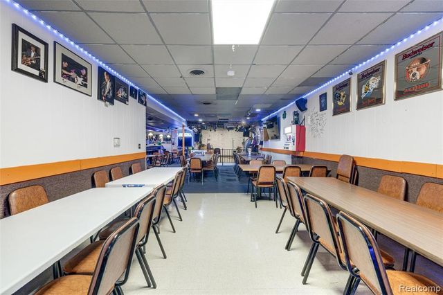 844 E 10 Mile Road, Hazel Park, MI 48030