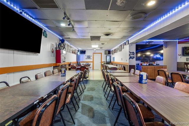 844 E 10 Mile Road, Hazel Park, MI 48030