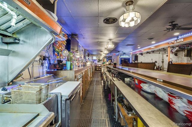 844 E 10 Mile Road, Hazel Park, MI 48030
