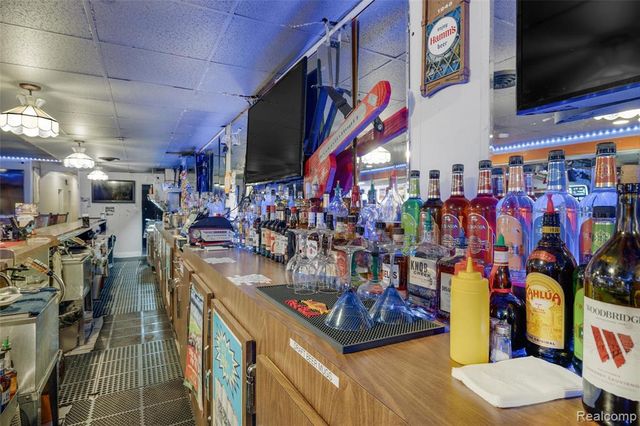 844 E 10 Mile Road, Hazel Park, MI 48030