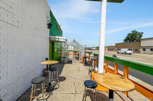 844 E 10 Mile Road, Hazel Park, MI 48030