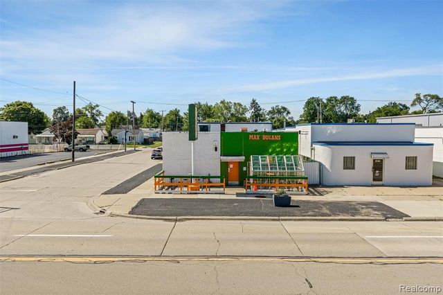844 E 10 Mile Road, Hazel Park, MI 48030