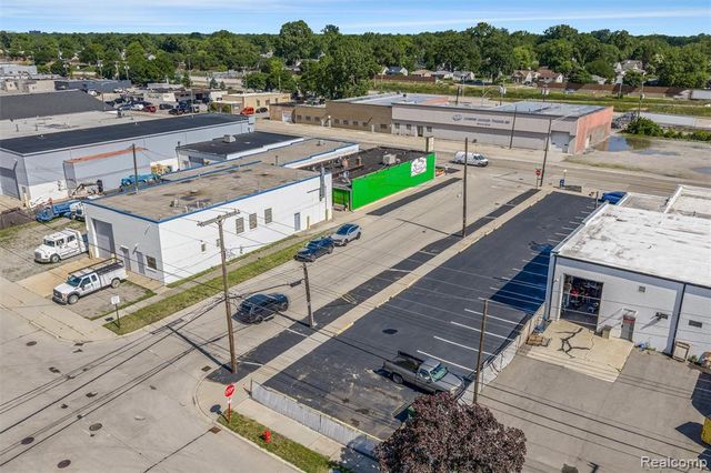 844 E 10 Mile Road, Hazel Park, MI 48030
