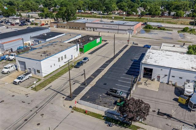 844 E 10 Mile Road, Hazel Park, MI 48030