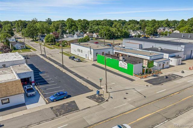 844 E 10 Mile Road, Hazel Park, MI 48030