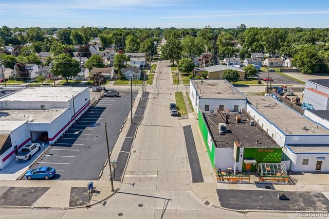 844 E 10 Mile Road, Hazel Park, MI 48030