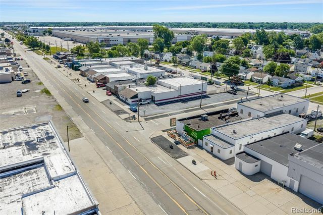 844 E 10 Mile Road, Hazel Park, MI 48030