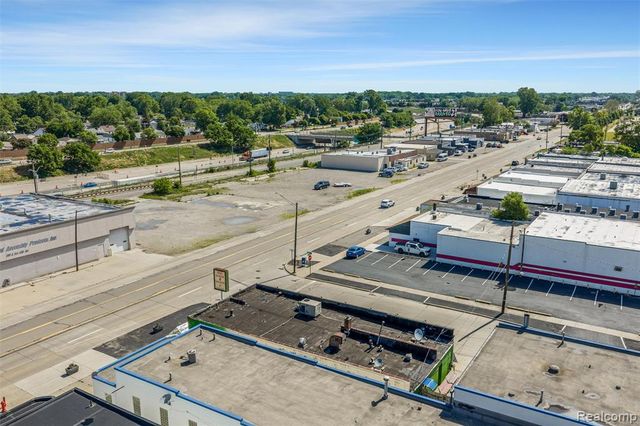 844 E 10 Mile Road, Hazel Park, MI 48030