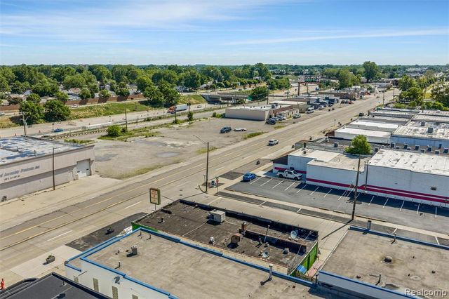 844 E 10 Mile Road, Hazel Park, MI 48030