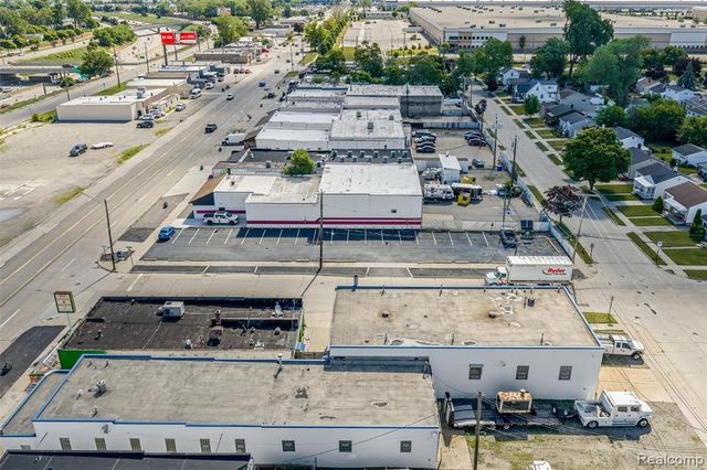 844 E 10 Mile Road, Hazel Park, MI 48030