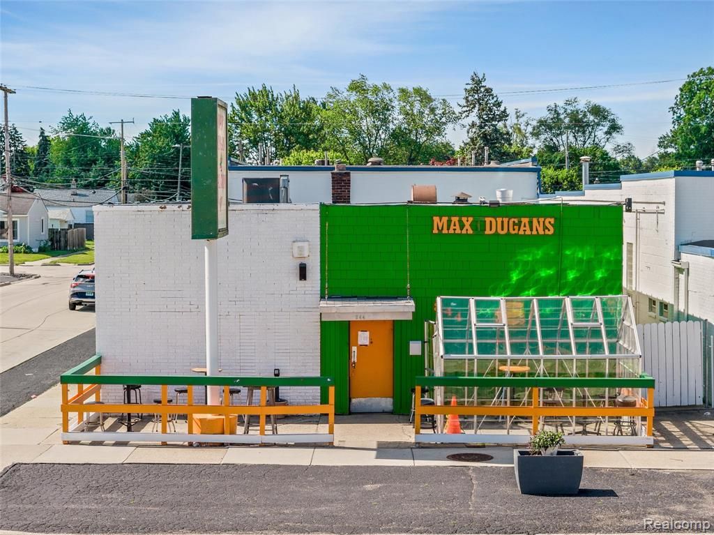 844 E 10 Mile Road, Hazel Park, MI 48030