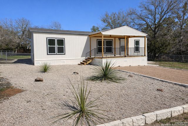 563 Oak Trail, Canyon Lake, TX 78133