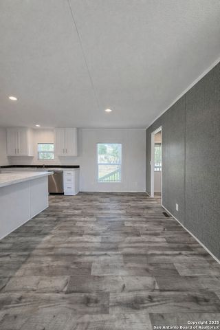 563 Oak Trail, Canyon Lake, TX 78133