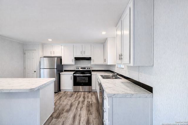 563 Oak Trail, Canyon Lake, TX 78133