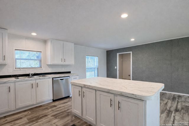 563 Oak Trail, Canyon Lake, TX 78133