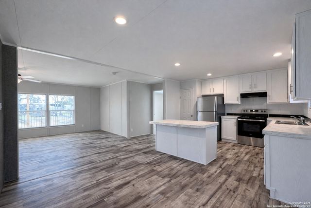 563 Oak Trail, Canyon Lake, TX 78133