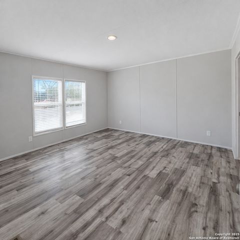 563 Oak Trail, Canyon Lake, TX 78133