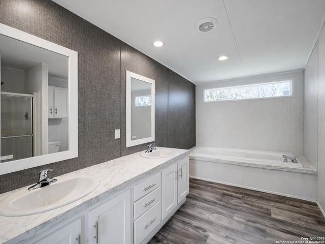 563 Oak Trail, Canyon Lake, TX 78133