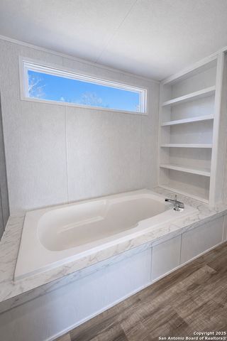 563 Oak Trail, Canyon Lake, TX 78133