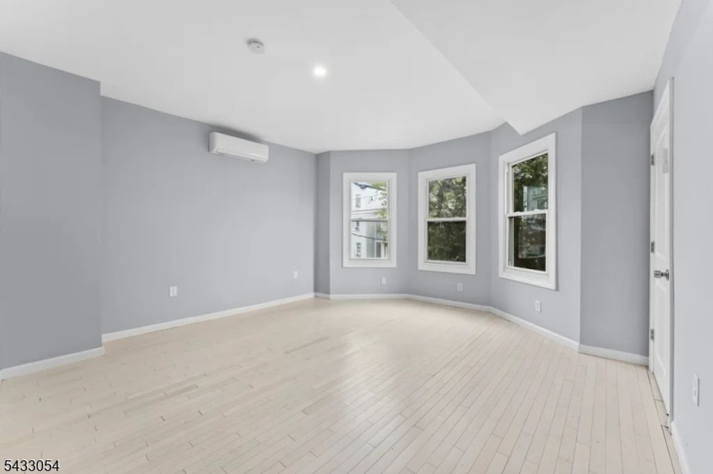 101 Lafayette St, Paterson City, NJ 07501 — photo 4