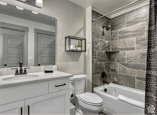 2323 E ESCONDIDO DR, Washington, UT 84780