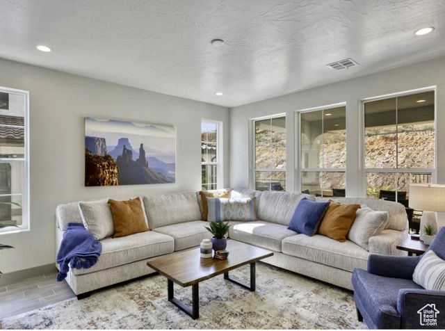 2323 E ESCONDIDO DR, Washington, UT 84780