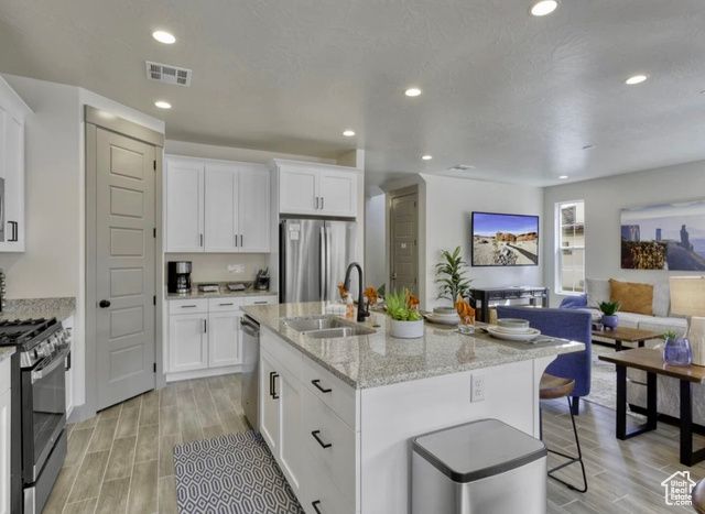 2323 E ESCONDIDO DR, Washington, UT 84780