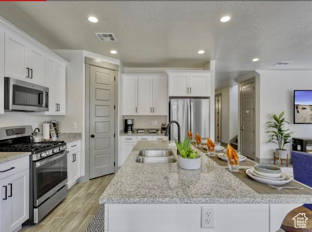 2323 E ESCONDIDO DR, Washington, UT 84780