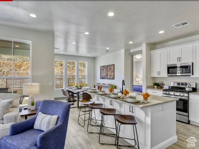 2323 E ESCONDIDO DR, Washington, UT 84780