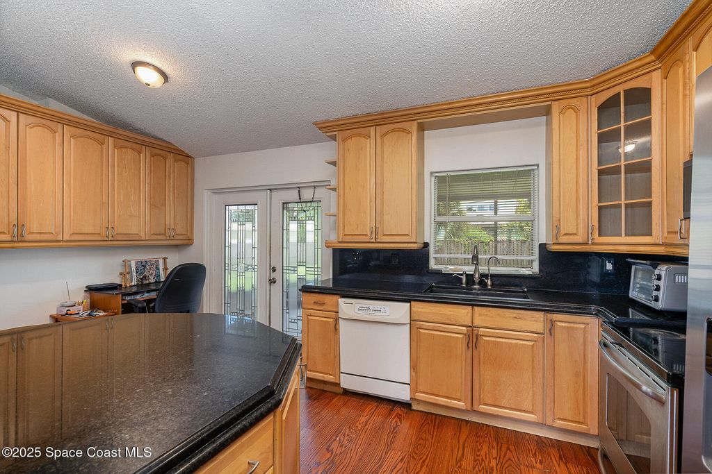 Image 15 of property listing at 507 Giovanni Road NW, Palm Bay, FL 32907