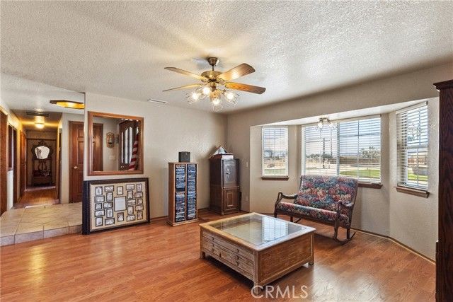 8727 W Avenue E12, Lancaster, CA 93536