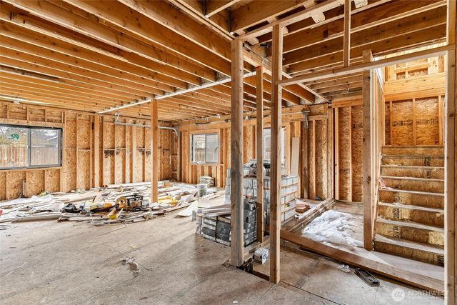 1009 5th Avenue SW, Puyallup, WA 98371