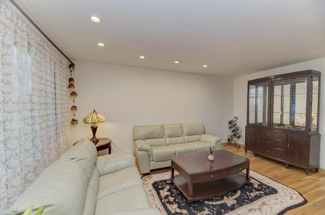 7964 S Tripp Avenue, Chicago, IL 60652