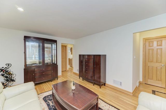 7964 S Tripp Avenue, Chicago, IL 60652